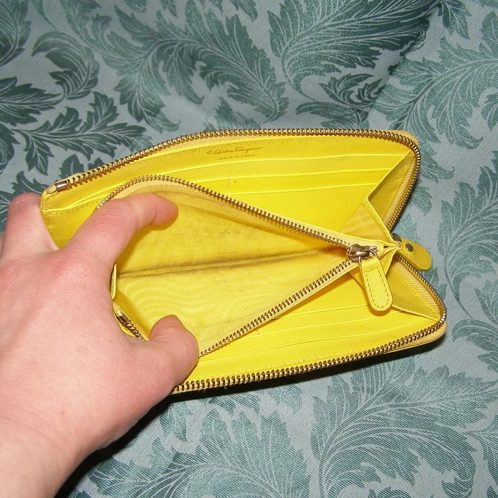 💛 SALVATORE FERRAGAMO Yellow Zip Wallet in Saffiano Leather